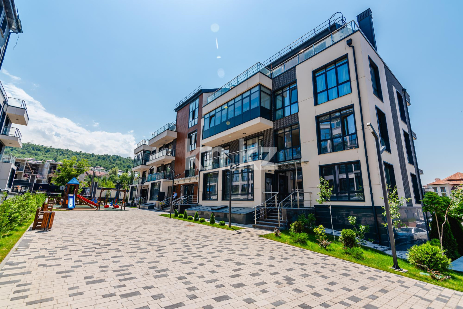 Продажа 4-комнатной квартиры, 220 м², ул. Жамакаева, дом  252 в Алматы - фото 10