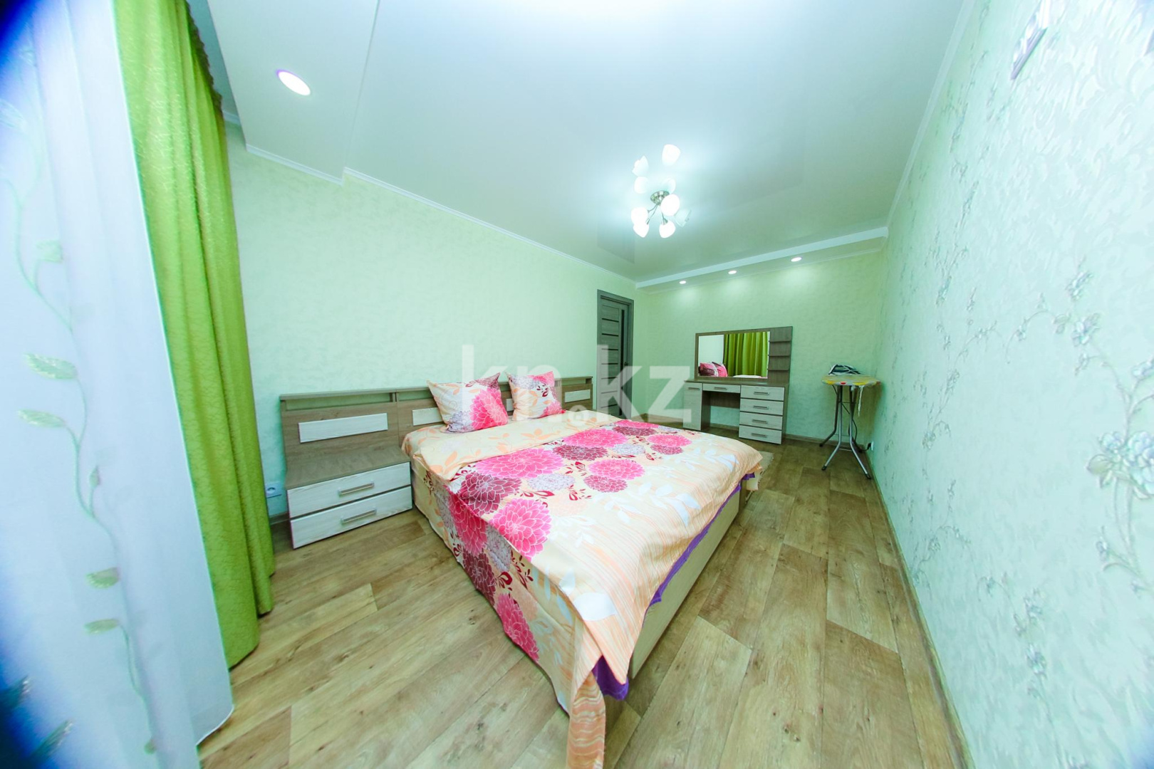 Аренда 2-комнатной квартиры посуточно, 60 м², ул. Орджоникидзе, дом  4 - Аренда квартир посуточно в Усть-Каменогорске фото 9 из 13