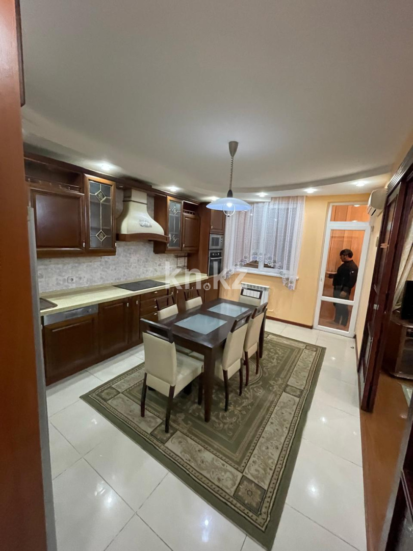 Аренда 3-комнатной квартиры, 115 м², ул. Хусаинова, дом  225 - Аренда  трехкомнатных квартир помесячно в Алматы фото 1 из 7