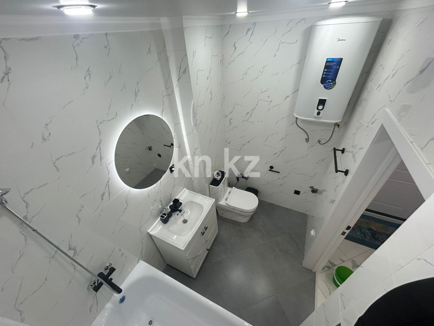 Продажа 2-комнатной квартиры, 41 м², мкр-н Голубые Пруды, дом  3/2 - Продажа  двухкомнатных квартир в Караганде фото 5 из 11