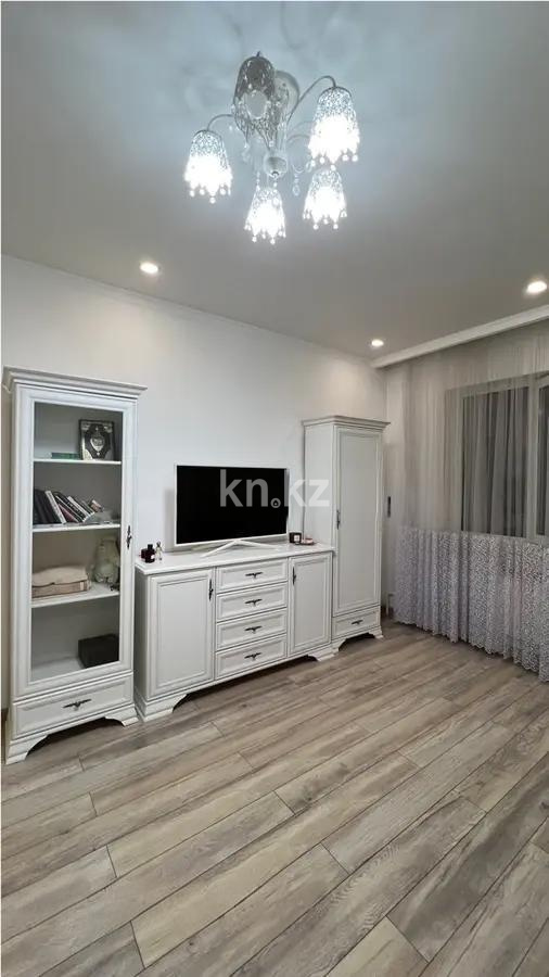 Продажа 1-комнатной квартиры, 41.7 м², мкр-н Аксай-4, дом  8 в Алматы