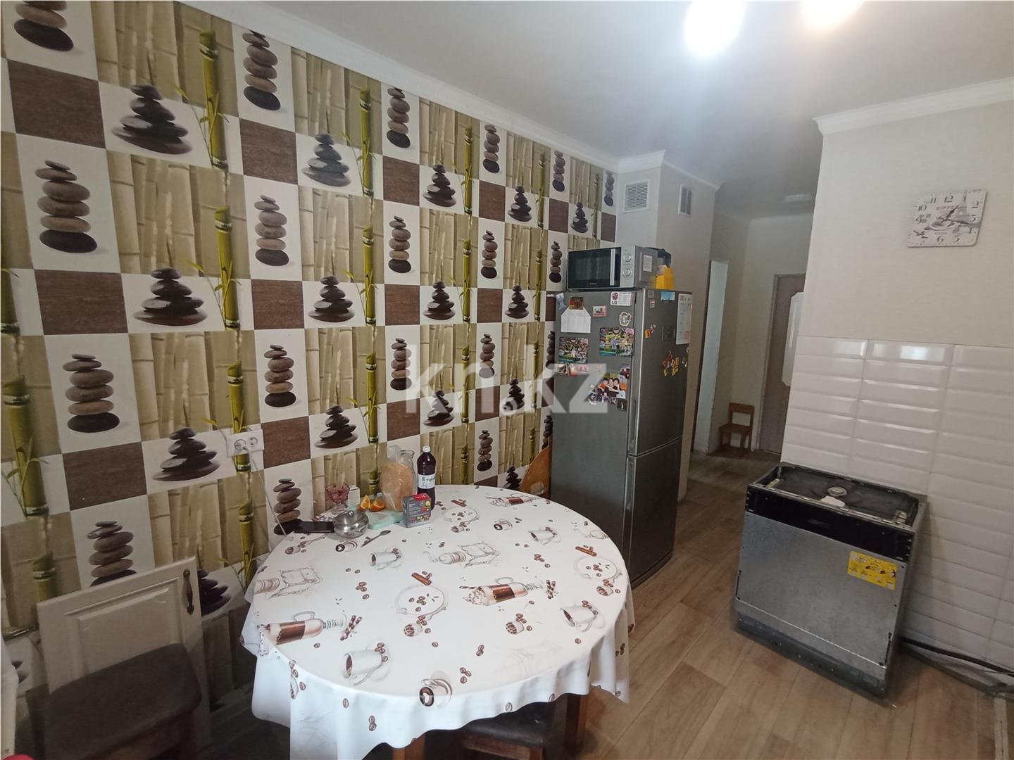 Продажа 3-комнатной квартиры, 63 м², мкр. Степной-3 - Продажа  трехкомнатных квартир в Караганде фото 8 из 12