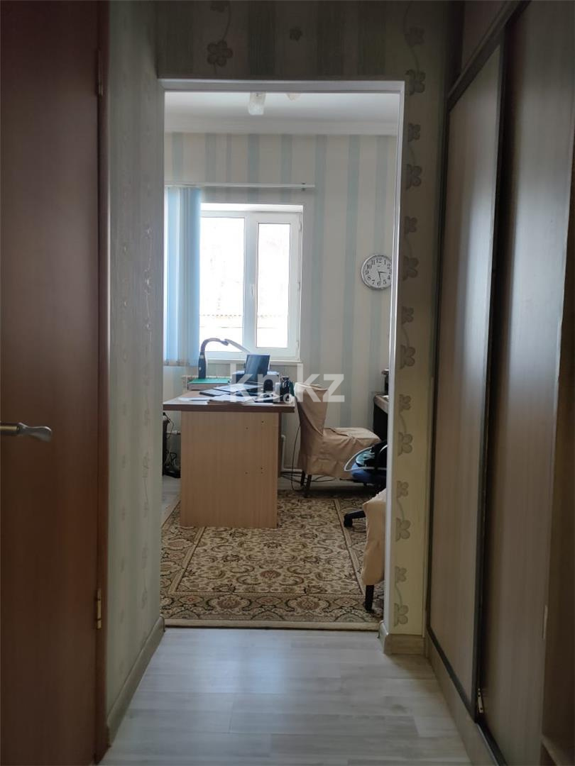 Продажа 10-комнатного дома, 650 м², ул. Джалиля - Продажа домов, коттеджей в Караганде с фото фото 7 из 35