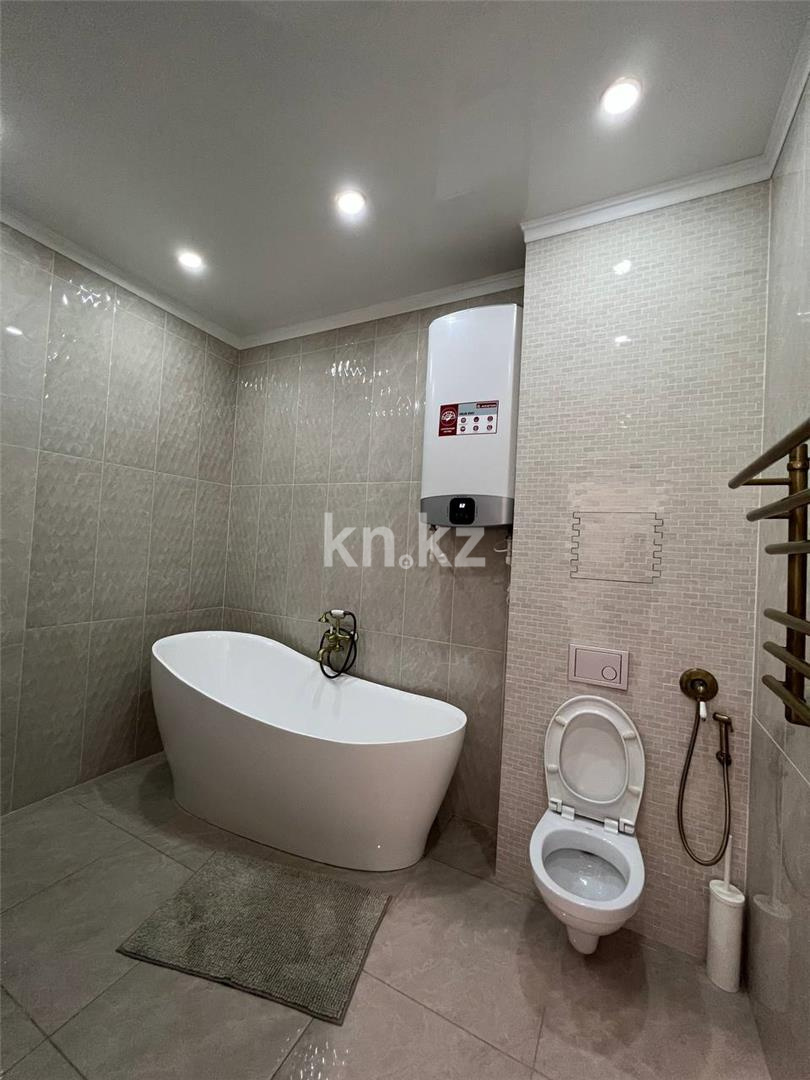 Продажа 4-комнатной квартиры, 124 м², ул. Аманжолова, дом  96/1 - Продажа  четырехкомнатных квартир в Караганде фото 12 из 23