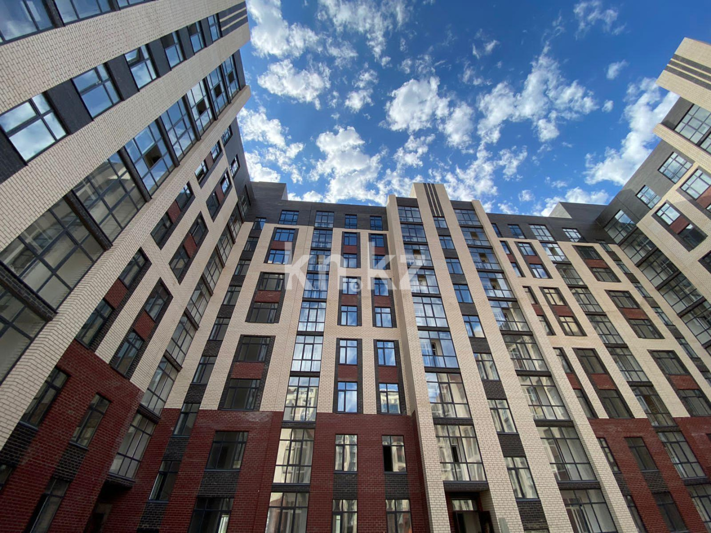 Продажа 3-комнатной квартиры, 92 м², ул. Дюсембекова, дом  83/2 в Караганде - фото 12