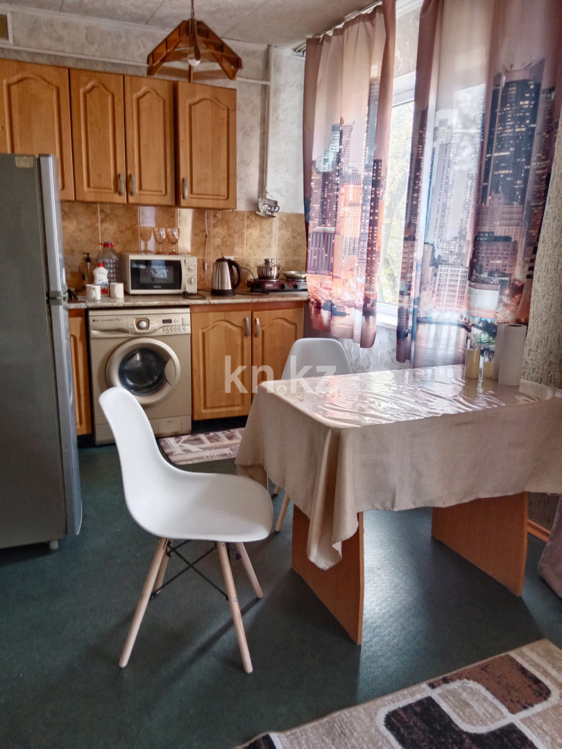 Аренда 2-комнатной квартиры посуточно, 46 м², ул. Казахстан, дом  106 - Аренда квартир посуточно в Усть-Каменогорске фото 6 из 7