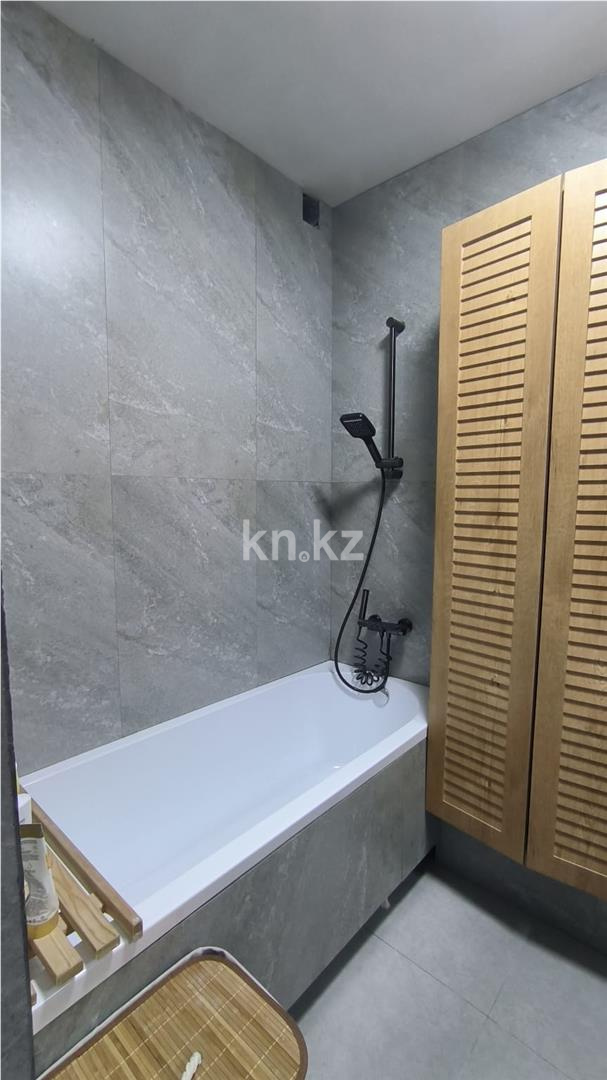 Продажа 4-комнатной квартиры, 107 м², ул. Муканова в Караганде - фото 17