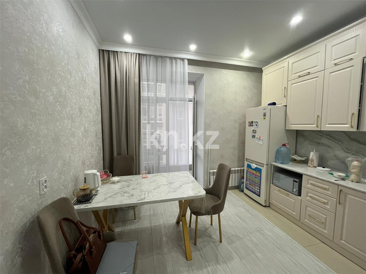 Продажа 3-комнатной квартиры, 74 м², ул. Ашимова - Продажа  трехкомнатных квартир в Караганде фото 1 из 15