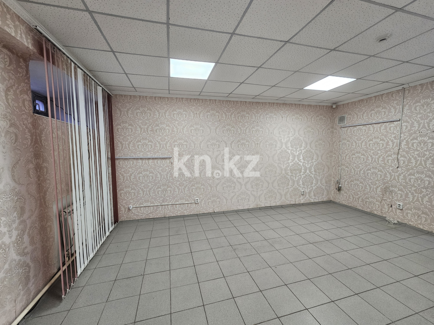 Продажа , 45 м², ул. Аманжолова, дом  33/1 - Продажа офисных и торговых помещений в Караганде фото 4 из 17