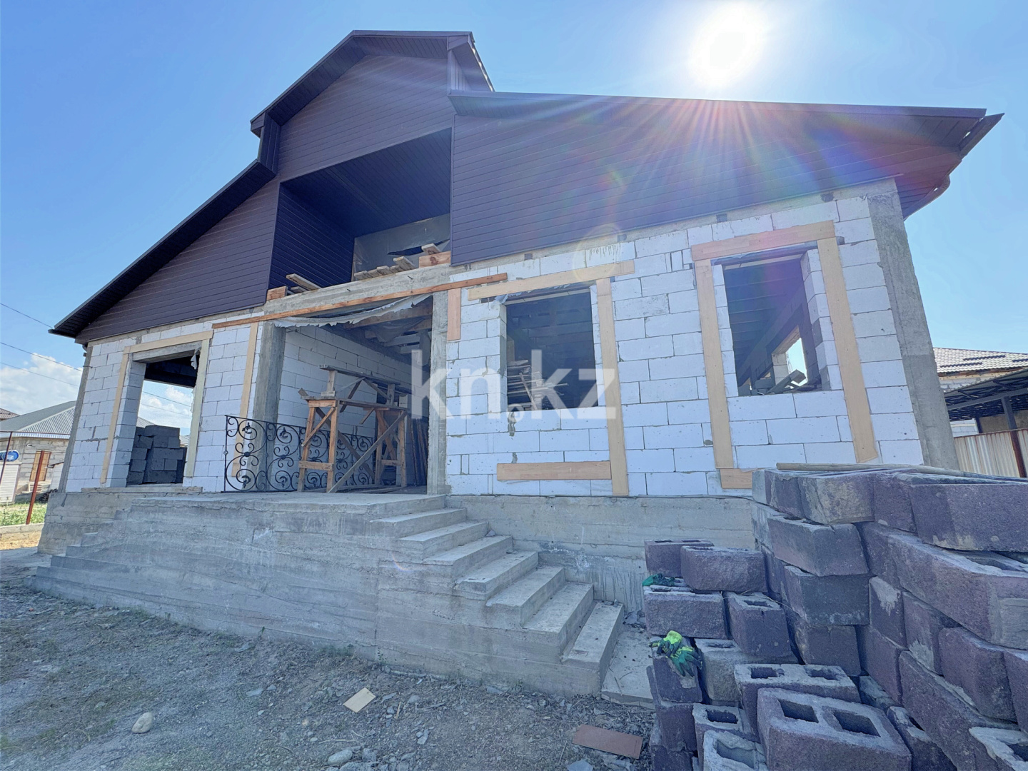 Продажа 4-комнатного дома, 300 м², Шынгыстау - Продажа домов, коттеджей в Алматинской области фото 1 из 23