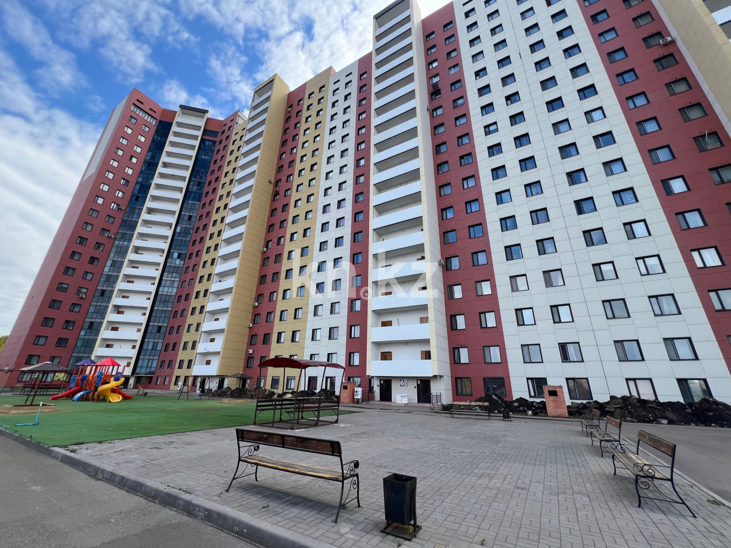 Продажа 3-комнатной квартиры, 67 м², ул. Дюсембекова - Продажа  трехкомнатных квартир в Караганде с фото фото 1 из 15