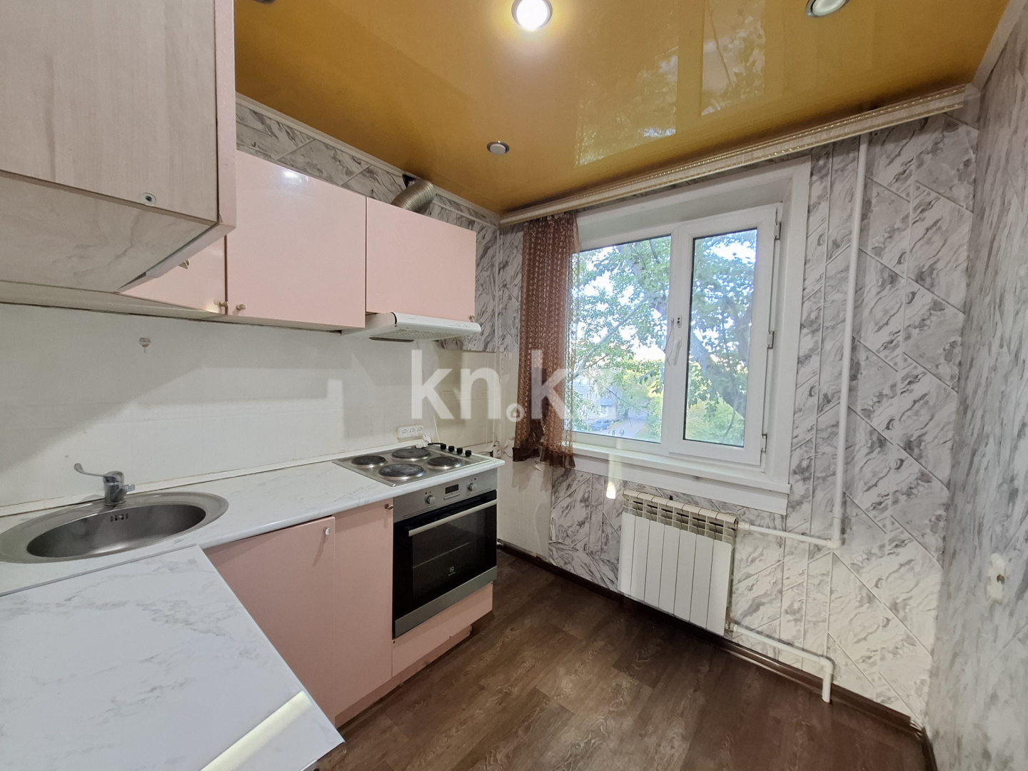 Продажа 3-комнатной квартиры, 62 м², мкр-н 16, дом  49 - Продажа  трехкомнатных квартир в Караганде фото 1 из 16