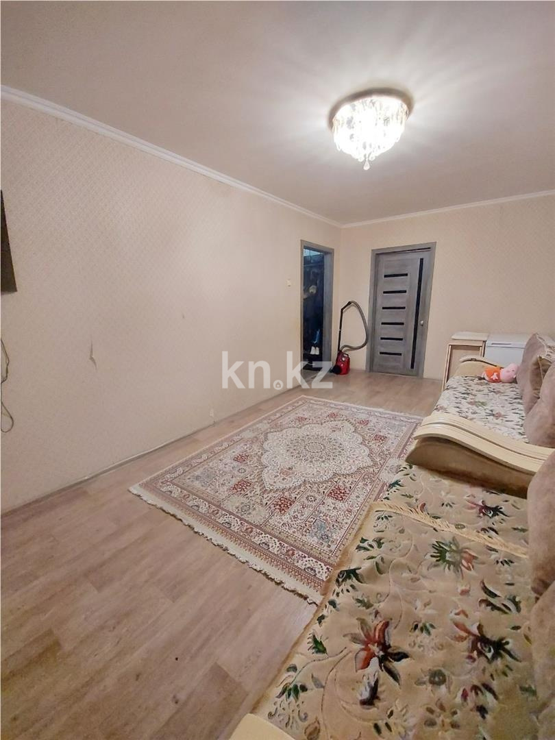Продажа 2-комнатной квартиры, 45 м², 16 мкр., дом  21 в Караганде - фото 4
