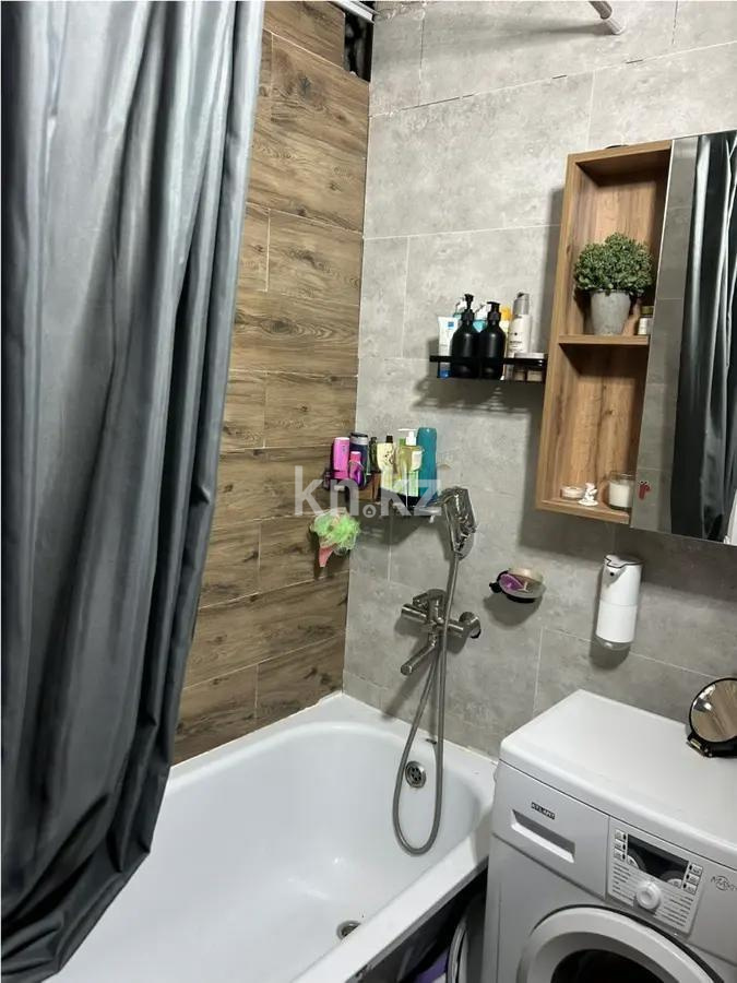 Продажа 3-комнатной квартиры, 63 м², пр. Строителей, дом  15 в Караганде - фото 6