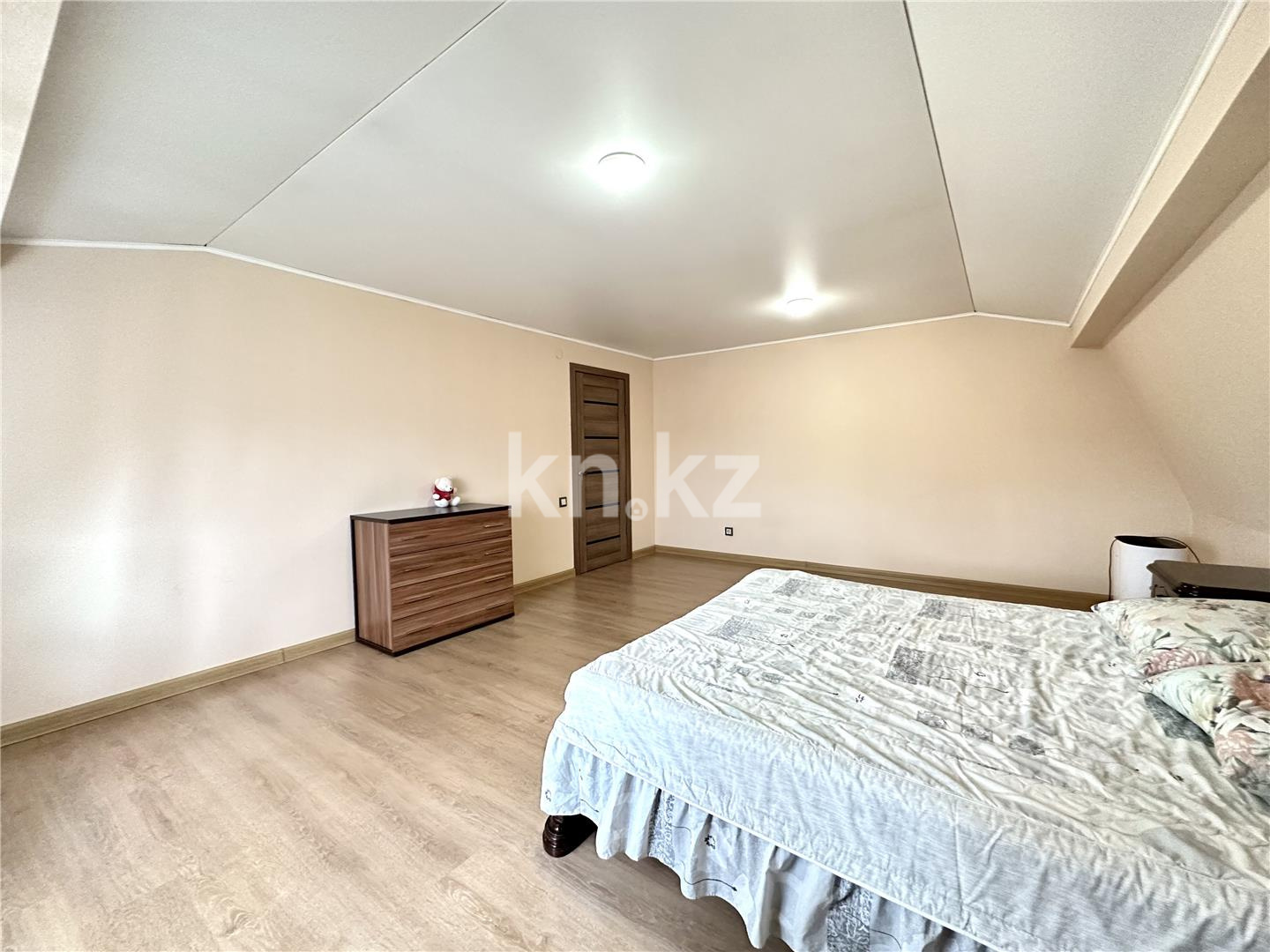 Продажа 6-комнатного дома, 400.7 м², ул. Жанибекова - Продажа домов, коттеджей в Караганде фото 16 из 52