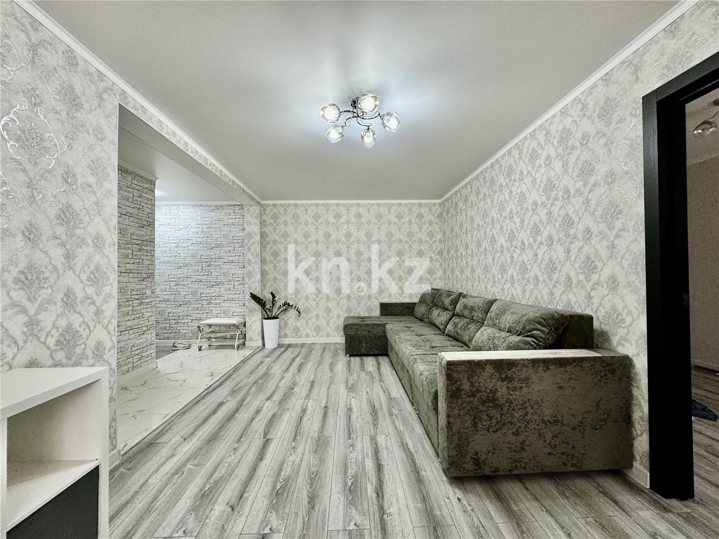 Продажа 2-комнатной квартиры, 46 м², ул. Ержанова, дом  43 в Караганде - фото 2