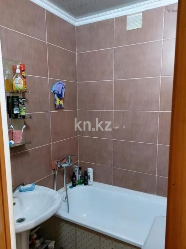 Продажа 3-комнатной квартиры, 63 м², ул. Осевая в Караганде - фото 6