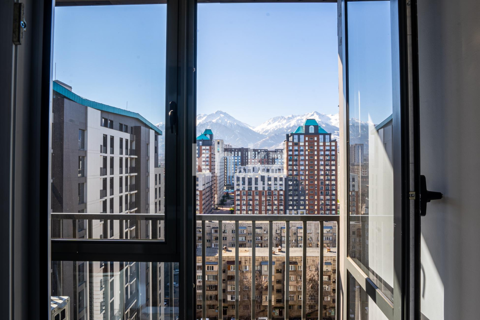 Аренда 2-комнатной квартиры посуточно, 56 м², Гагарина, дом  233 - Аренда  двухкомнатных квартир посуточно в Алматы фото 7 из 24