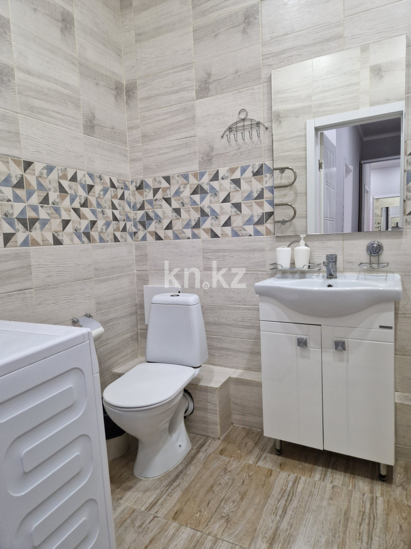 Аренда 1-комнатной квартиры посуточно, 40 м², пр. Кабанбай батыра, дом  4/2 - ул. Космонавтов - Аренда квартир посуточно в Астане с фото фото 2 из 12