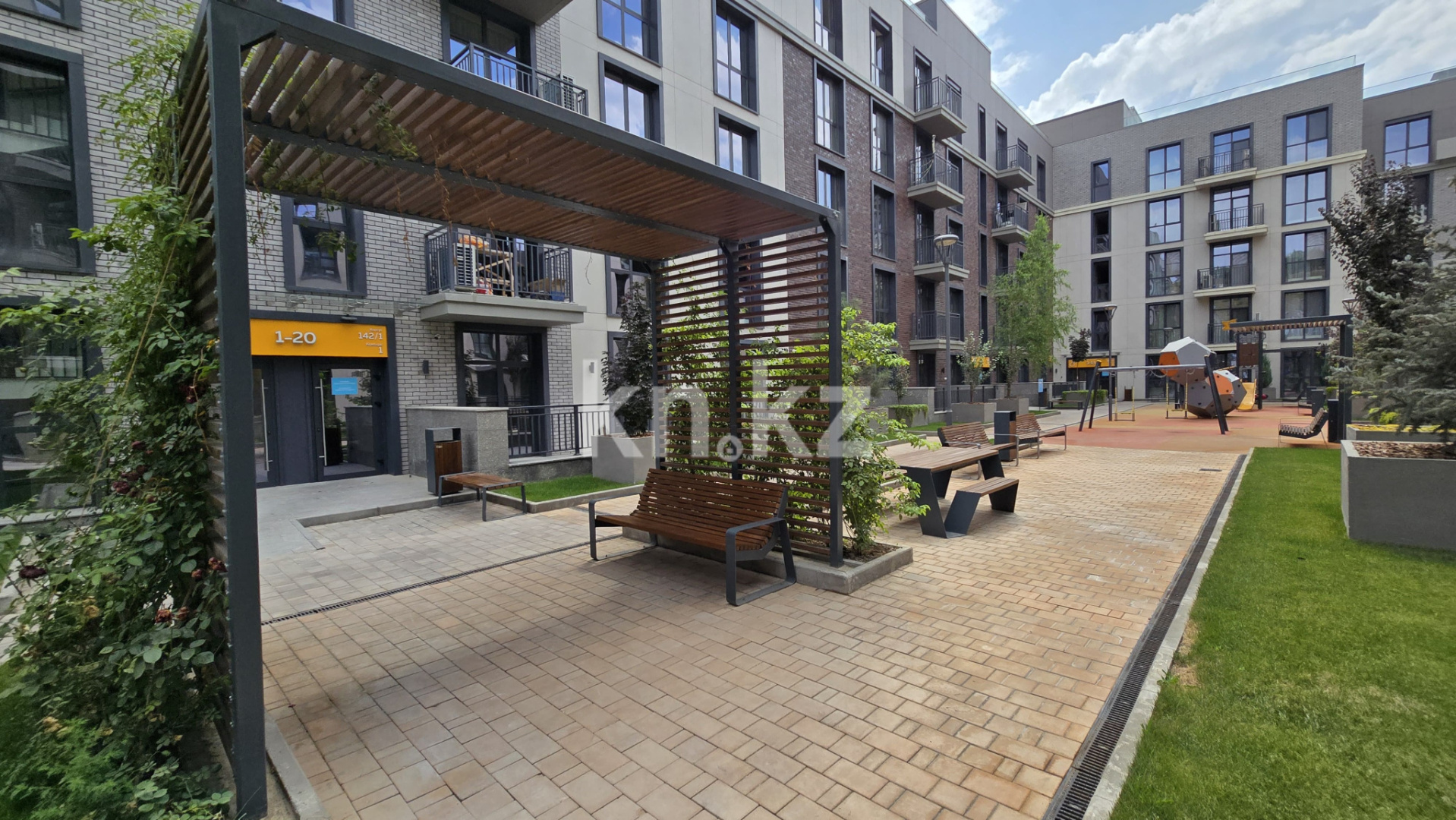 Продажа 5-комнатной квартиры, 186.5 м², улица Нурмагамбетова, дом  144к4 - Продажа  пятикомнатных квартир в Алматы фото 1 из 40