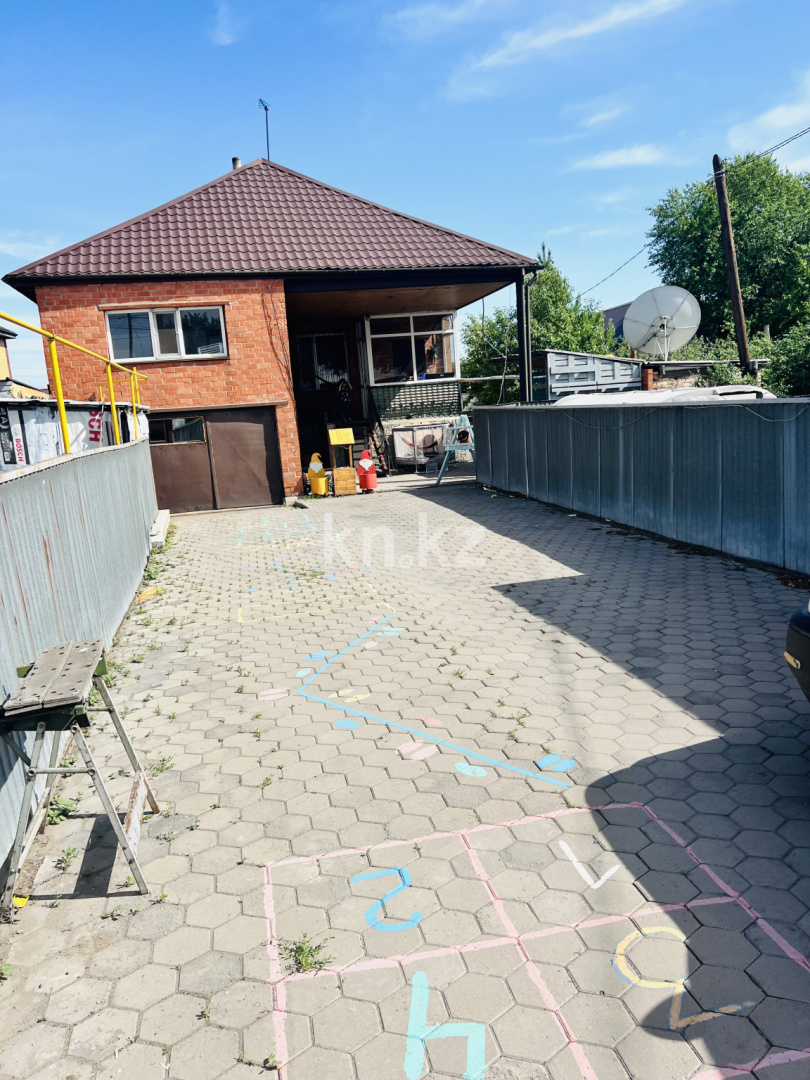 Продажа 4-комнатного дома, 200 м² в Караганде