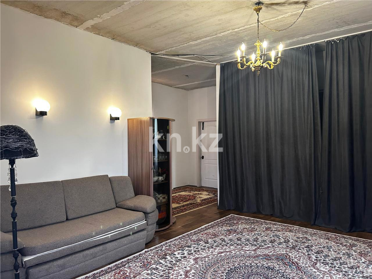 Продажа 3-комнатной квартиры, 95 м², ул. Муканова в Караганде - фото 2