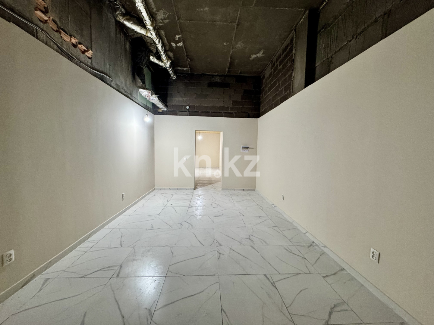 Продажа , 76 м², ул. Дюсембекова, дом  83/1 - Продажа офисных и торговых помещений в Караганде фото 2 из 18