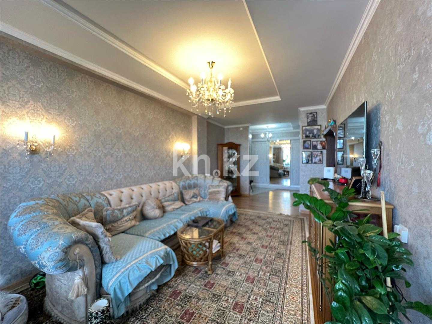 Продажа 3-комнатной квартиры, 127 м², ул. Аманжолова, дом  96/1 - Продажа квартир в Караганде фото 2 из 25