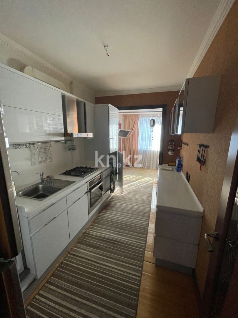 Аренда 3-комнатной квартиры, 75 м², ул. Мынбаева, дом  47 - ул. Ауэзова - Аренда  трехкомнатных квартир помесячно в Алматы фото 1 из 11