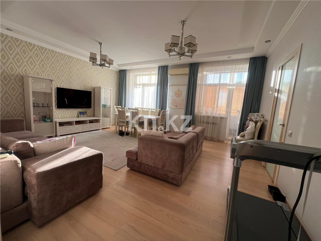 Продажа 4-комнатной квартиры, 150 м², ул. Аманжолова - Продажа квартир в Караганде фото 1 из 15