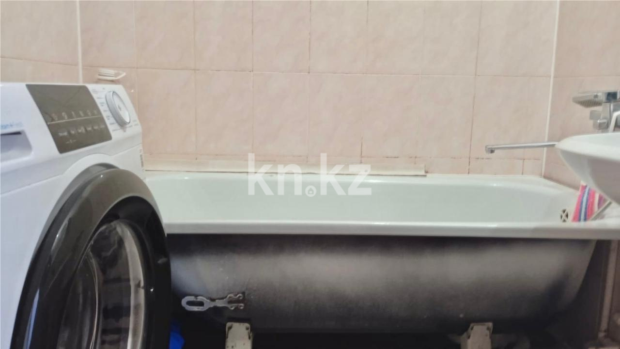 Продажа 3-комнатной квартиры, 63 м², мкр-н Голубые Пруды, дом  12 в Караганде - фото 19