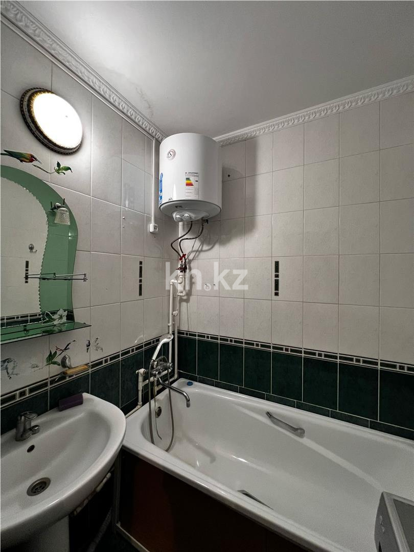 Продажа 2-комнатной квартиры, 53 м², мкр-н Голубые Пруды, дом  18 в Караганде - фото 9