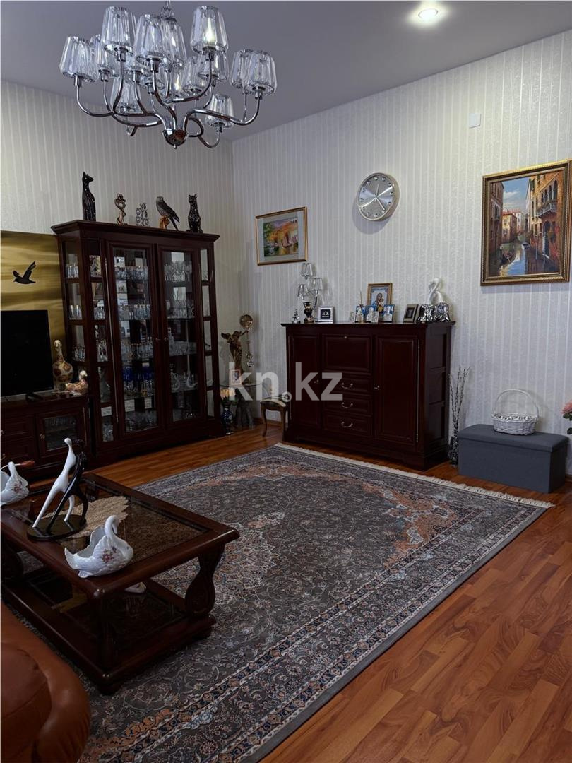 Продажа 3-комнатной квартиры, 135 м², ул. Аманжолова - Продажа  трехкомнатных квартир в Караганде фото 3 из 21