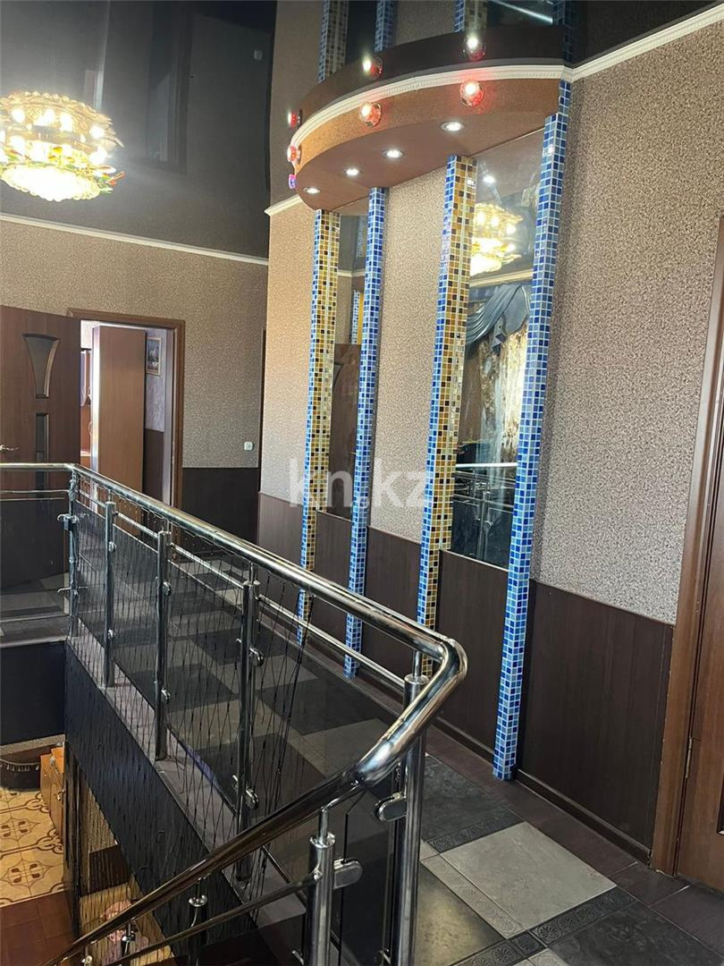 Продажа 7-комнатного дома, 215 м², ул. Сергея Лазо - Аренда квартир помесячно в Уральске фото 13 из 27