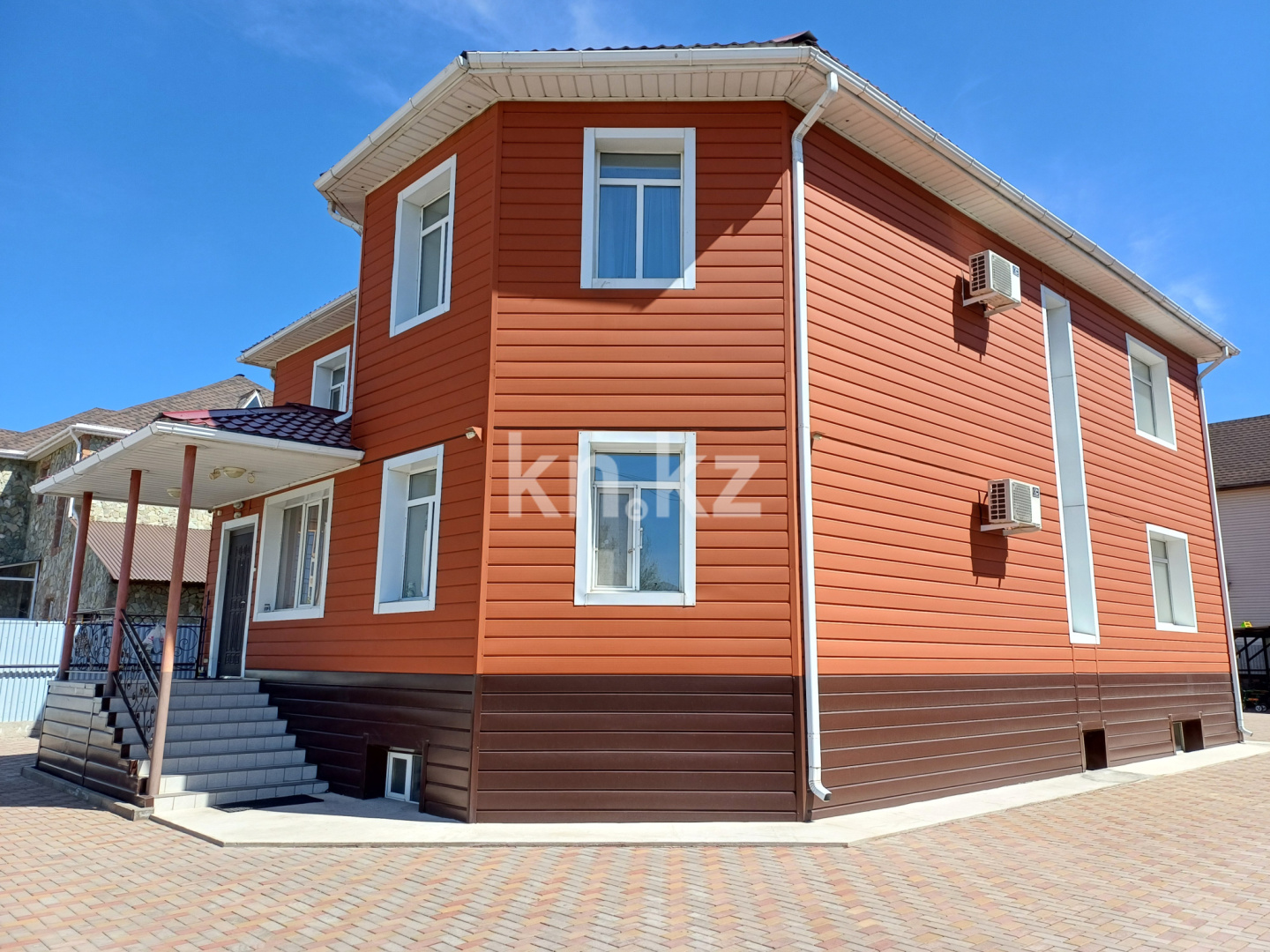 Продажа 7-комнатного дома, 370 м², ул. Таттимбета, дом  1/3 - Продажа  пятикомнатных домов, коттеджей в Караганде без посредников фото 1 из 23