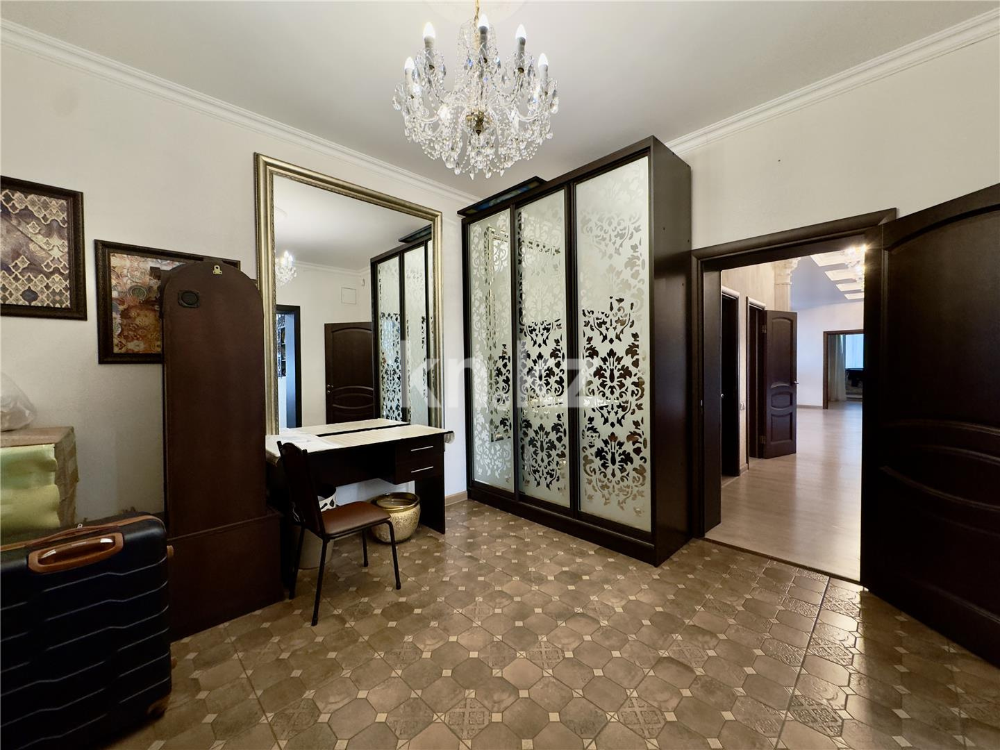 Продажа 5-комнатной квартиры, 217 м², ул. Аманжолова, дом  41 - Продажа  пятикомнатных квартир в Караганде фото 28 из 43