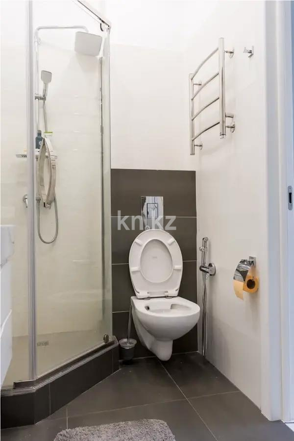 Продажа 2-комнатной квартиры, 72 м², ул. Аманжолова, дом  94/3 в Караганде - фото 5