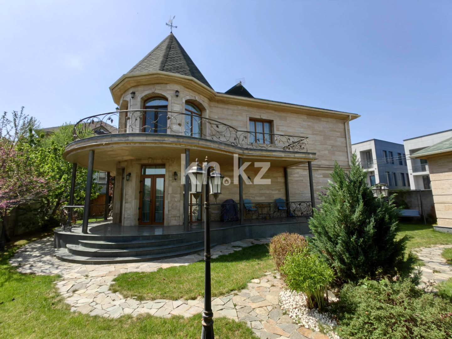 Продажа 5-комнатного дома, 245.2 м², мкр-н Нурлытау - Продажа домов и коттеджей в Алматы фото 1 из 40