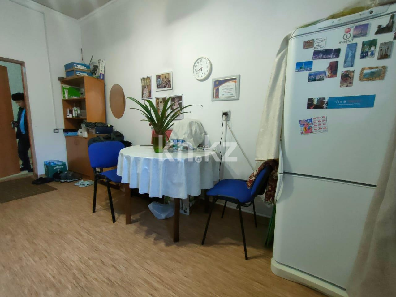 Продажа 10-комнатного дома, 650 м², ул. Джалиля - Продажа домов, коттеджей в Караганде с фото фото 27 из 35