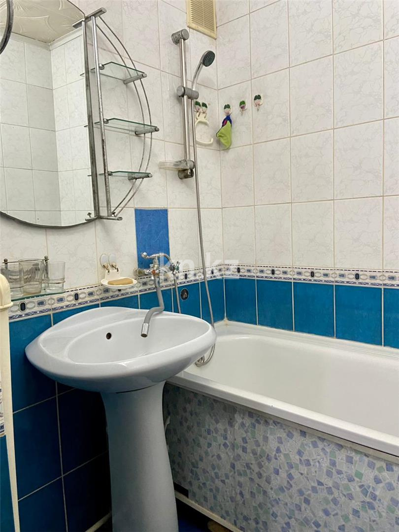 Продажа 3-комнатной квартиры, 63 м², ул. Керамическая, дом  82а в Караганде - фото 17