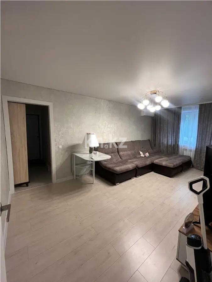 Продажа 3-комнатной квартиры, 50 м², пр. Республики, дом  34 - Продажа  трехкомнатных квартир в Караганде с фото фото 1 из 8