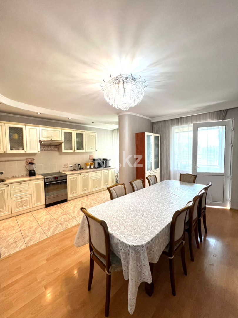 Продажа 5-комнатной квартиры, 200 м², пр. Абая, дом  45/2 - Республики - Продажа  пятикомнатных квартир в Астане фото 12 из 24