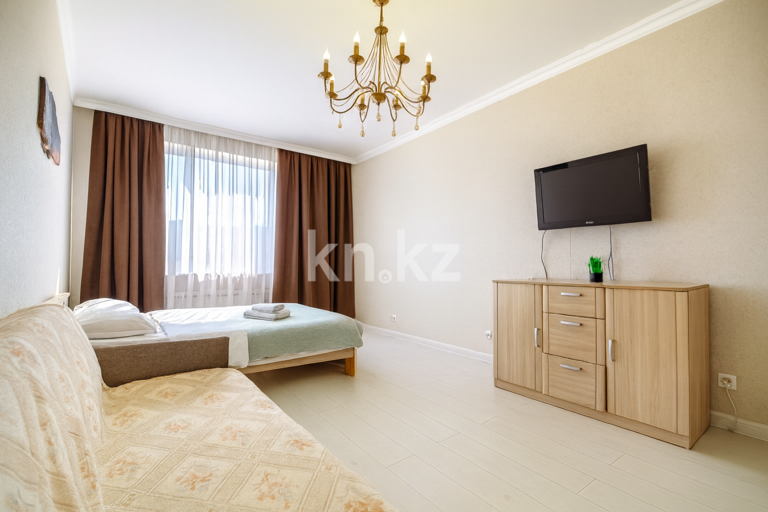 Аренда 1-комнатной квартиры посуточно, 45 м², ул. Сауран, дом  10б - ул. Алматы - Аренда  однокомнатных квартир посуточно в Астане без посредников с фото фото 1 из 21
