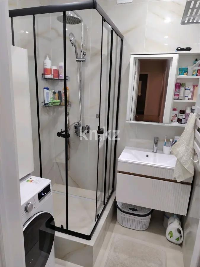 Продажа 2-комнатной квартиры, 70 м², ул. Момышулы, дом  28 в Караганде - фото 5