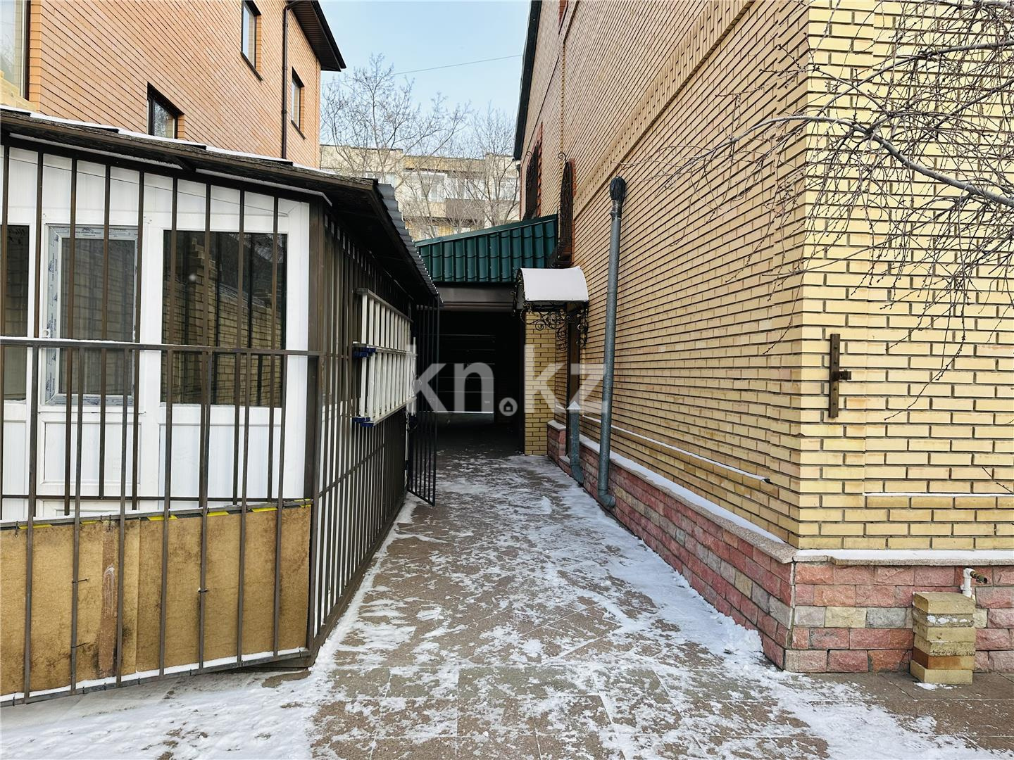 Продажа 9-комнатного дома, 366.9 м², ул. Крылова - Продажа  пятикомнатных домов, коттеджей в Караганде с фото фото 1 из 67