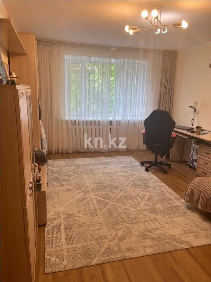 Продажа 3-комнатной квартиры, 70 м², ул. Алиханова, дом  34/4 - Продажа  трехкомнатных квартир в Караганде без посредников фото 1 из 4
