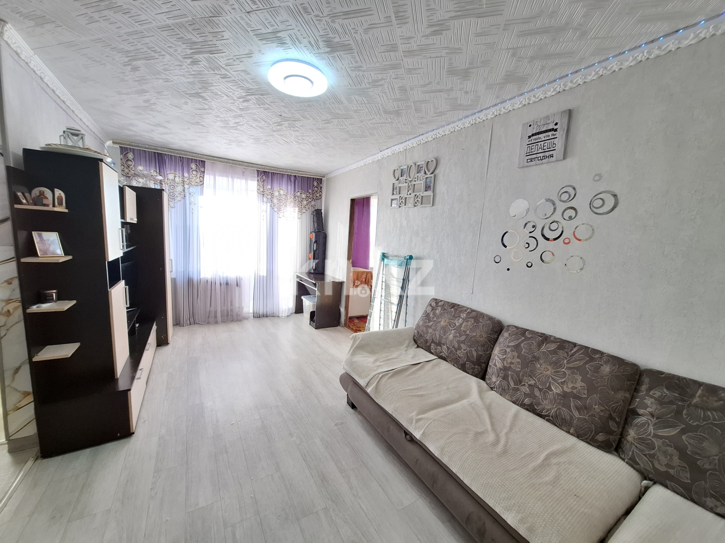 Продажа 2-комнатной квартиры, 42.6 м², 16мкр., дом  2А - Продажа  однокомнатных, двухкомнатных, трехкомнатных квартир в Караганде фото 1 из 14