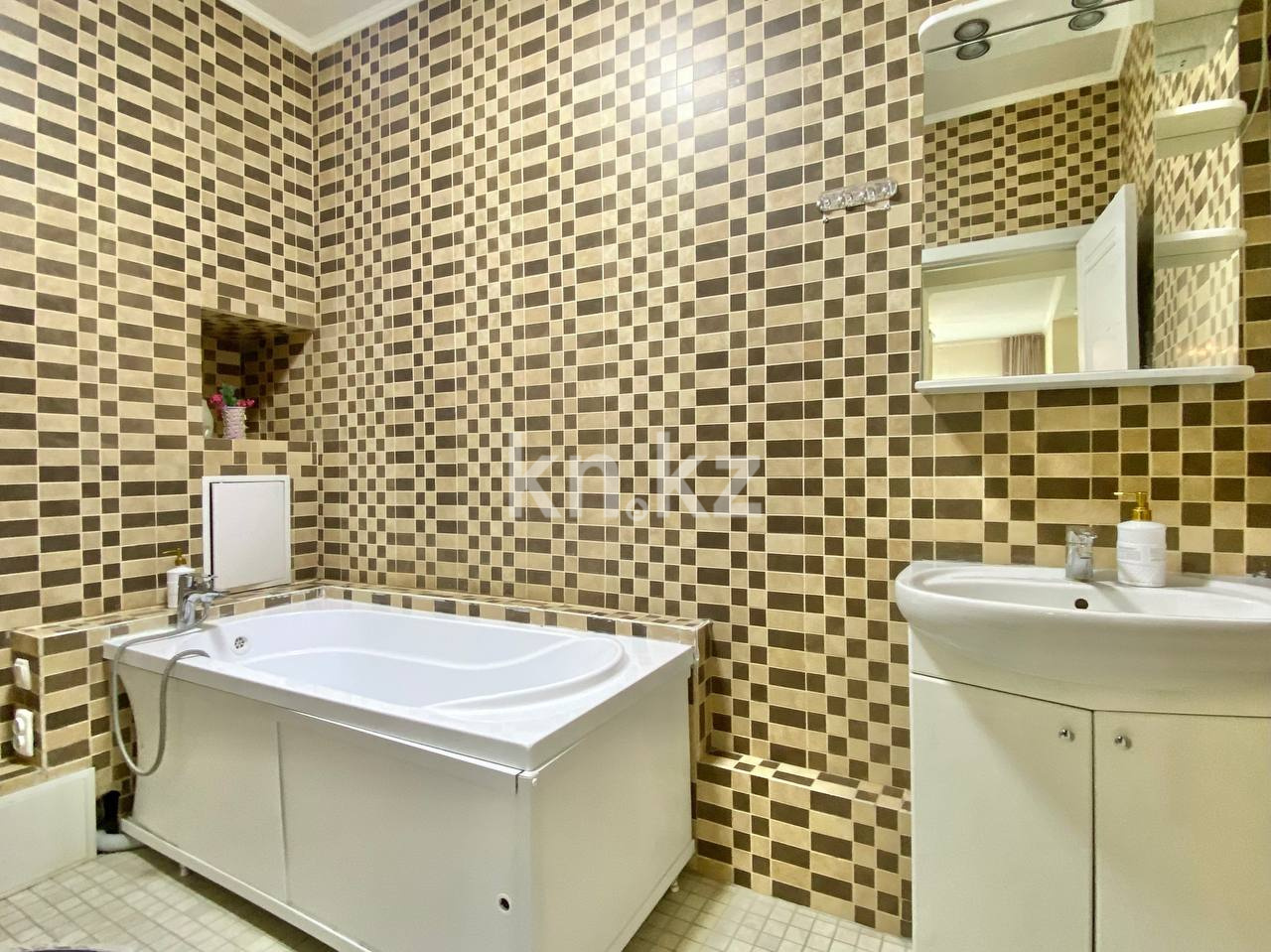 Продажа 2-комнатной квартиры, 85 м², ул. Достык, дом  5 в Астане - фото 14