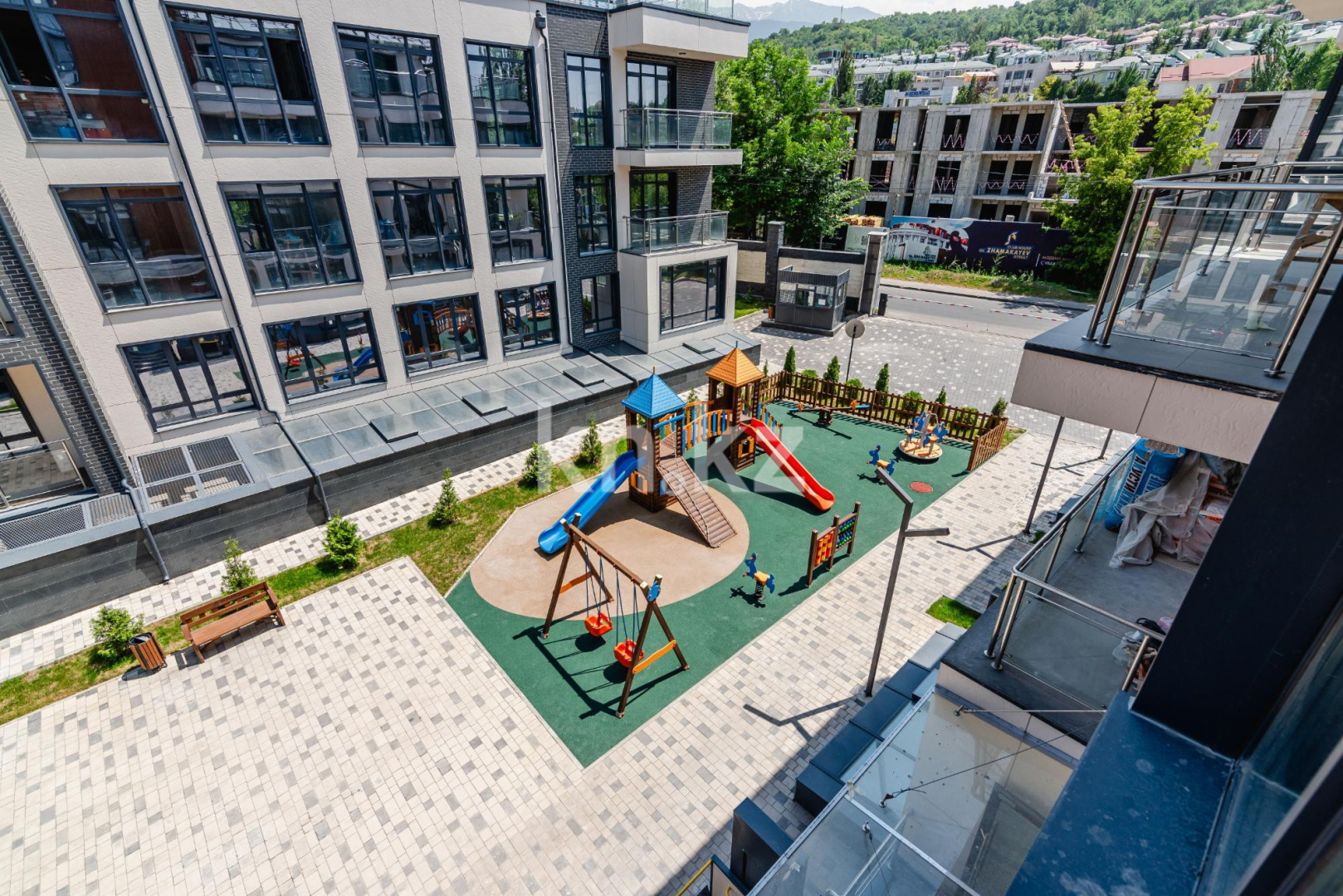 Продажа 4-комнатной квартиры, 220 м², ул. Жамакаева, дом  252 в Алматы - фото 14