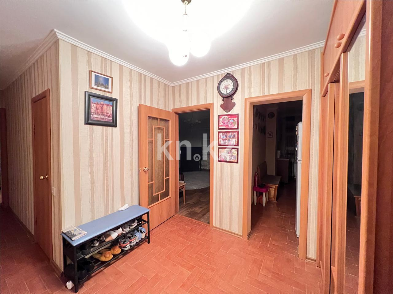 Продажа 3-комнатной квартиры, 75 м², ул. Сатыбалдина, дом  7/2 - Продажа квартир в Караганде фото 8 из 11